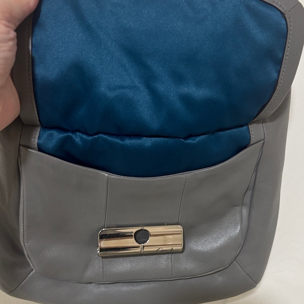 Vintage ๐ Coach Gray Leather Shoulder or Crossbody Bag.๐ - Picture 4 of 16